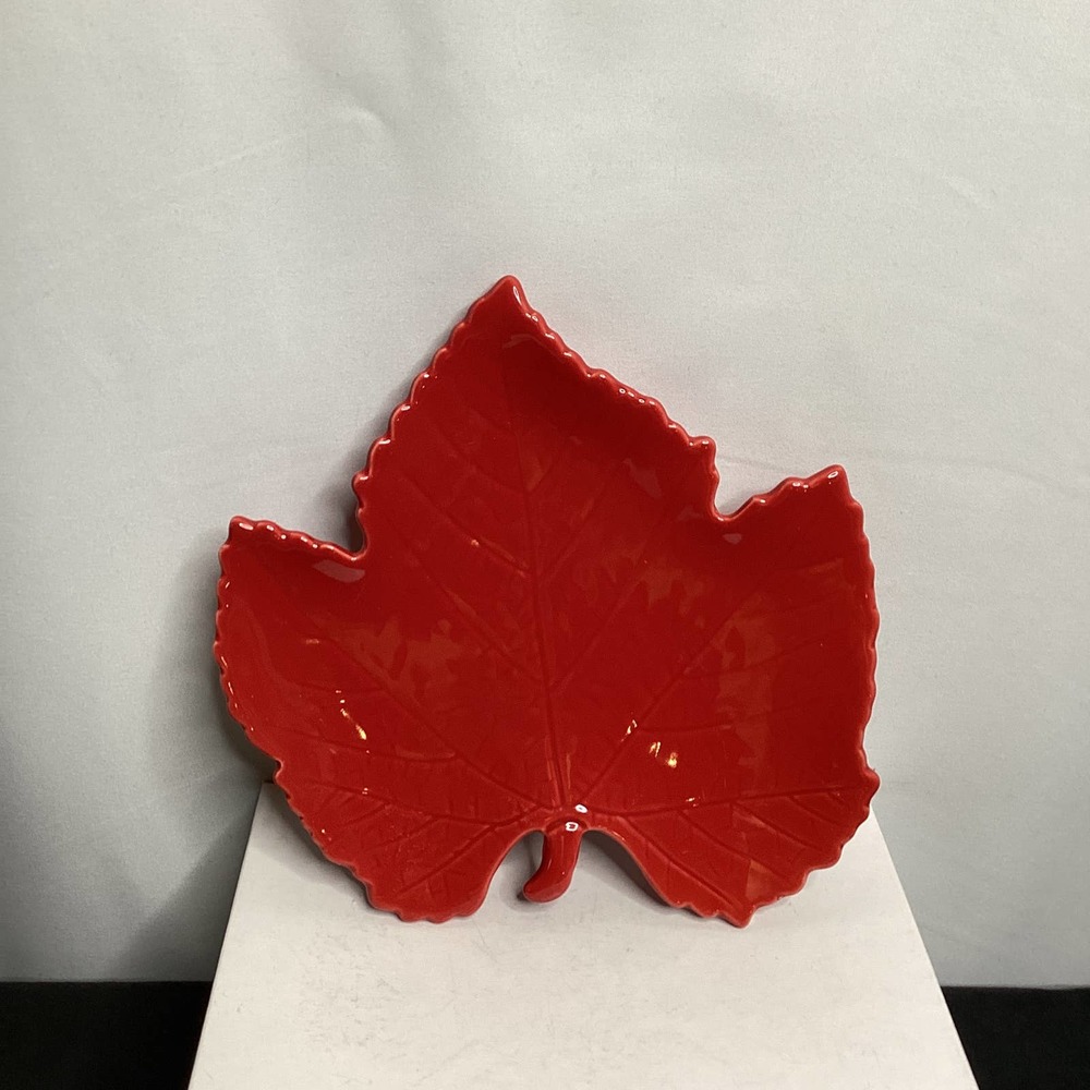 Red Leaf Plate
